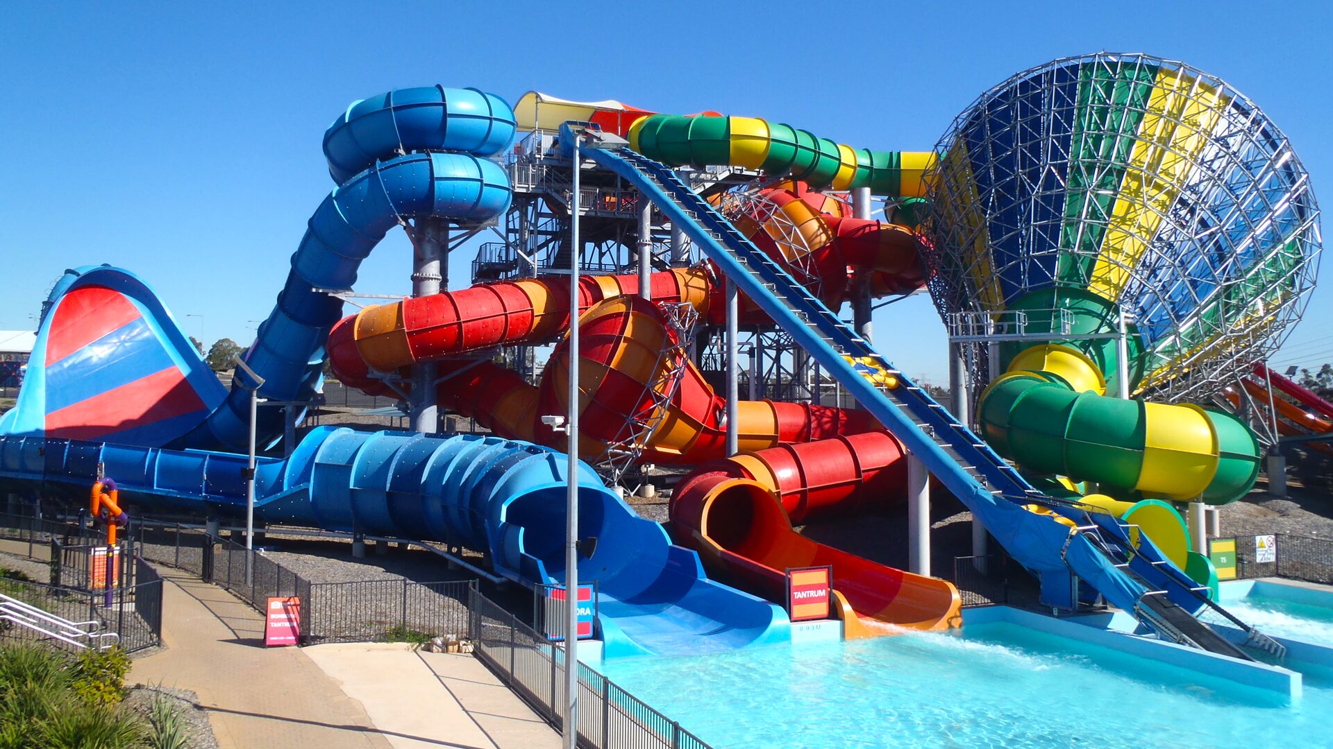 Аквапарк Raging Waters Sydney