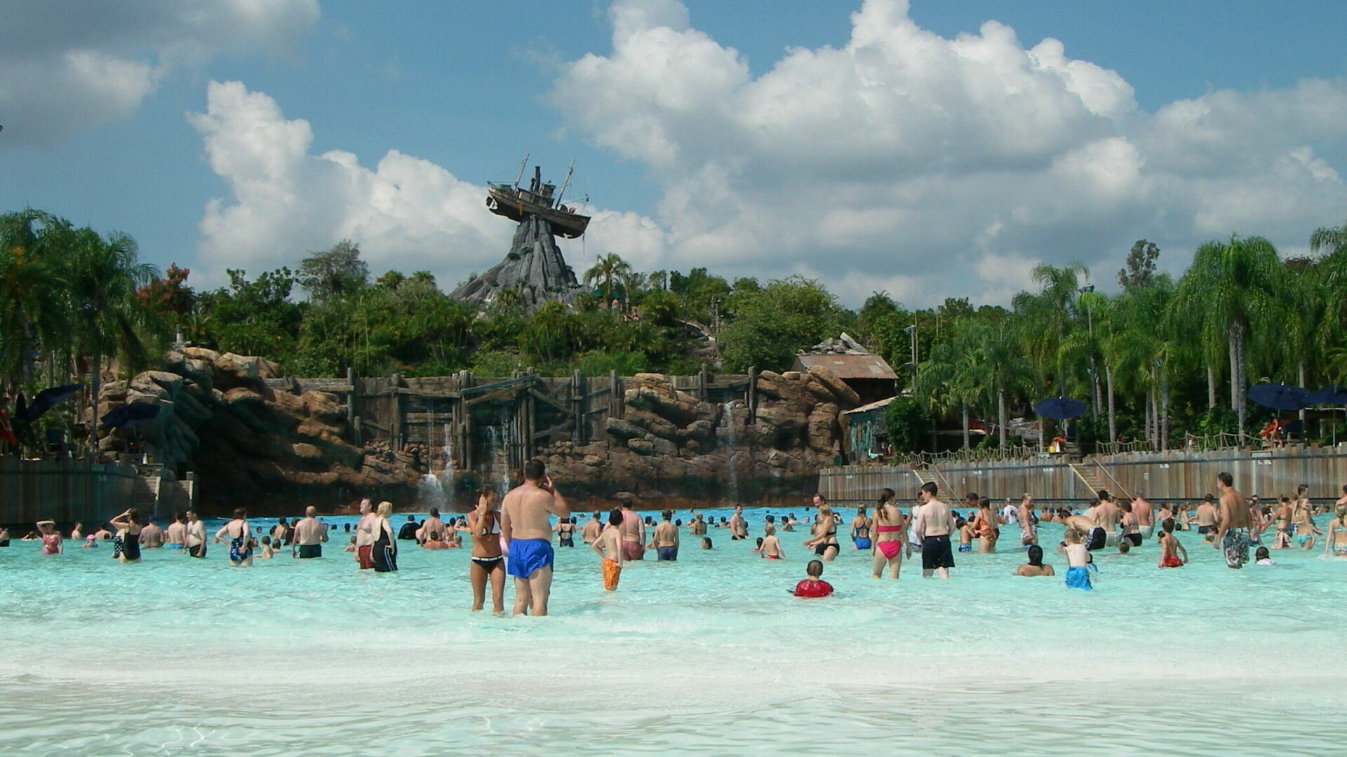 Аквапарк Disney Typhoon Lagoon